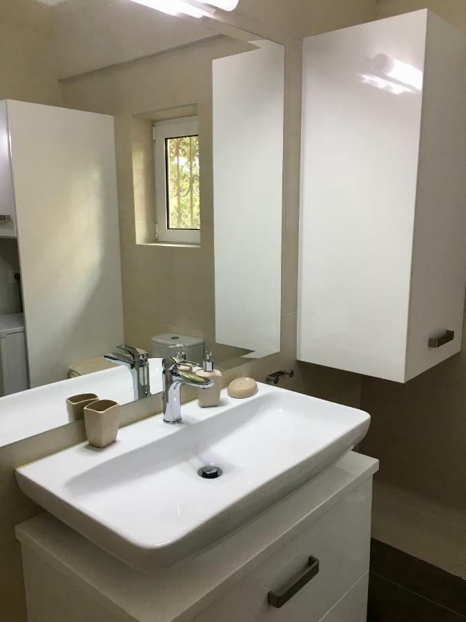 Sea Star Luxury Apartment Атина Екстериор снимка